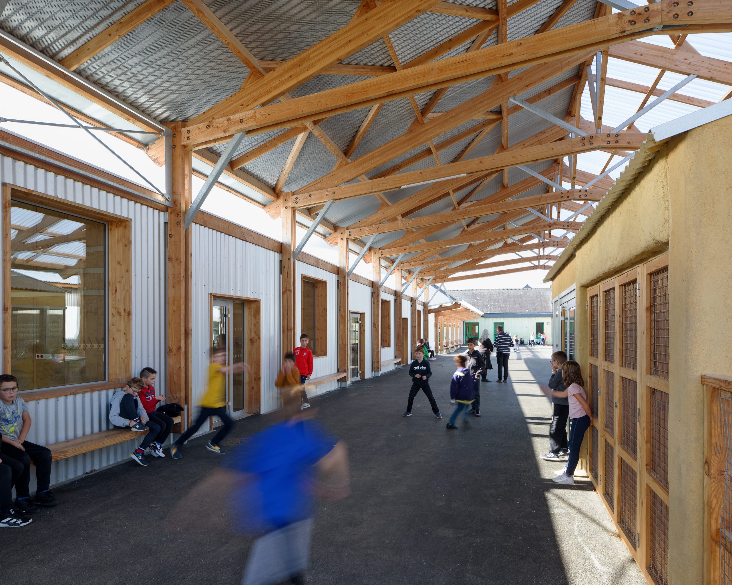 Cour d école bâtiment biosourcé