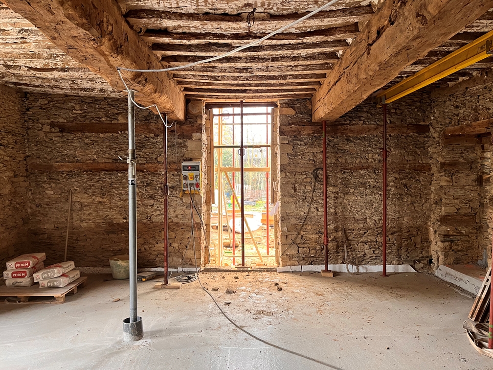 Chantier de rénovation sur l'ancien manoir à Domagné (35). Intérieur